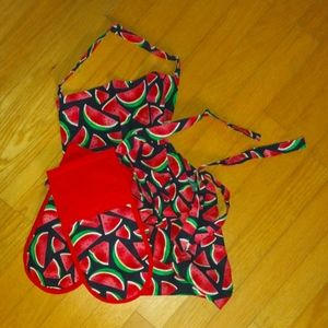 NWOT Apron and Oven Mitts - Watermelons
